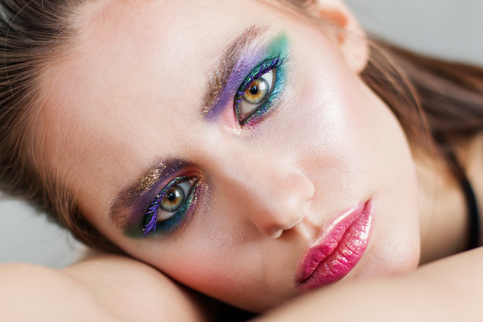 Maquillage années 80 : comment reproduire un make-up effet disco