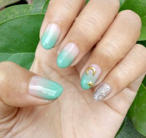 ongle vert pastel