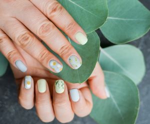 ongle vert pastel