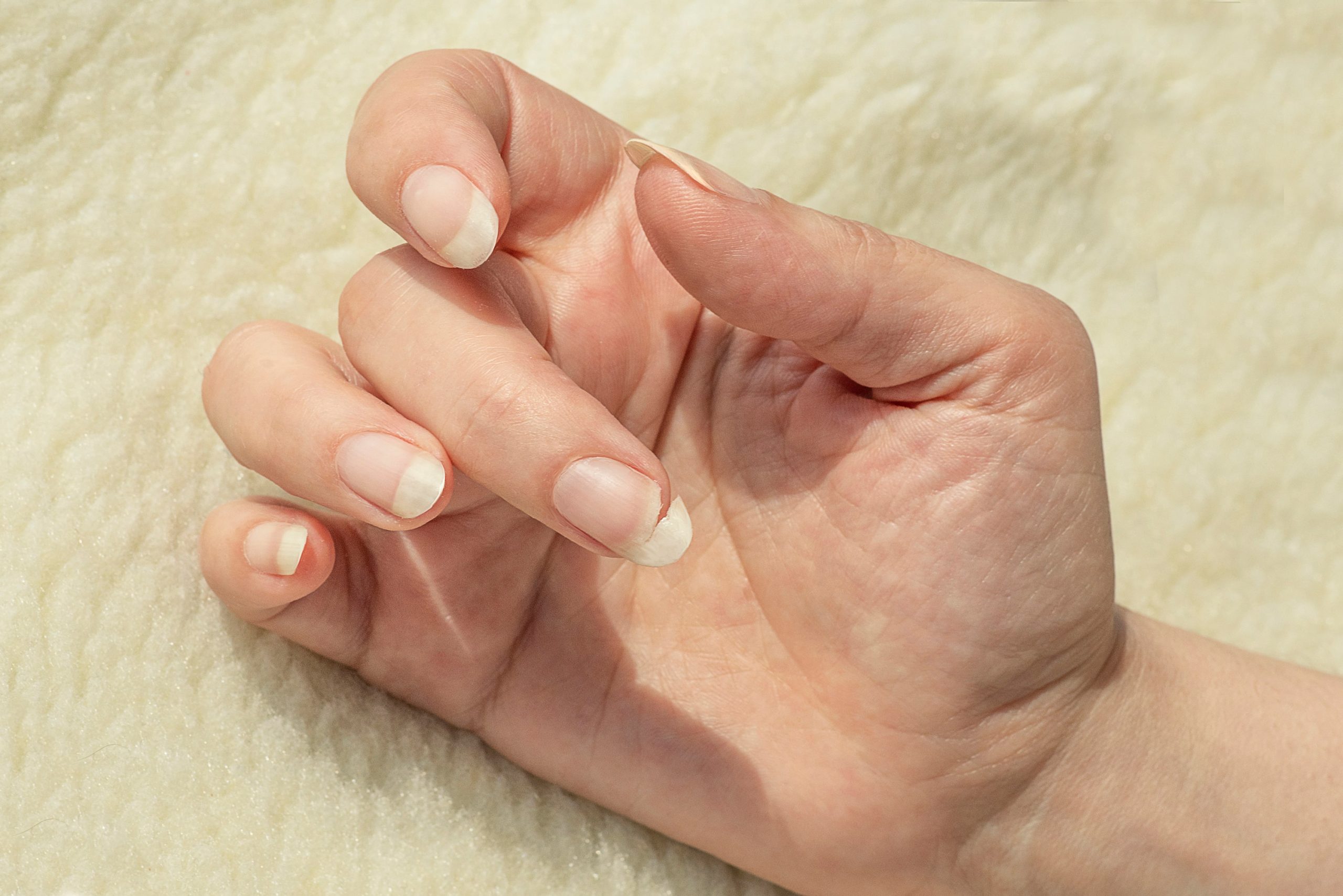 Prothésie ongulaire comment réparer un ongle cassé