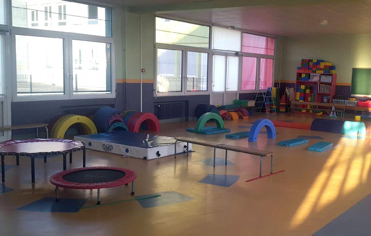 La salle de jeux de l'école maternelle de Leslie