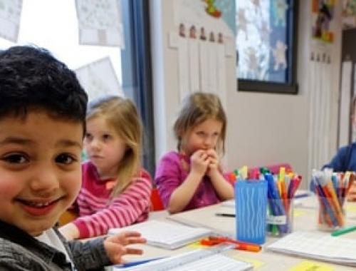 Suivez la formation petite enfance d'Espace Concours, le CAP Accompagnant Educatif Petite Enfance (CAP AEPE) par correspondance.
