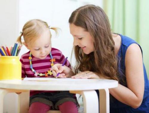 Suivez la formation assistante maternelle à distance d'Espace Concours.