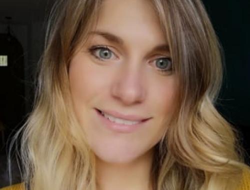 Lancez-vous dans une renconversion professionnelle en petite enfance avec Espace Concours en choisissant de faire un CAP Accompagnant Educatif Petite Enfance (CAP AEPE) à distance.