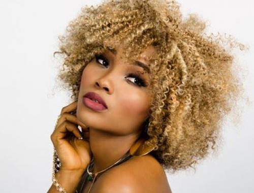 Retrouvez toutes les techniques pour boucler les cheveux durant la formation d'Espace Concours au CAP Coiffure à distance.