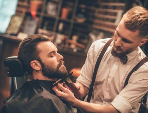 Suivez la formation CAP Coiffure à distance d'Espace Concours pour devenir coiffeuse ou coiffeur.