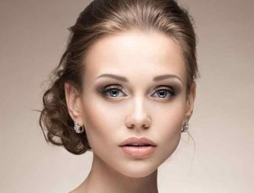 Trouver une coupe de cheveux pour la soirée du nouvel an, un exercice rendu plus facile si vous suivez une formation a distance au CAP Coiffure.