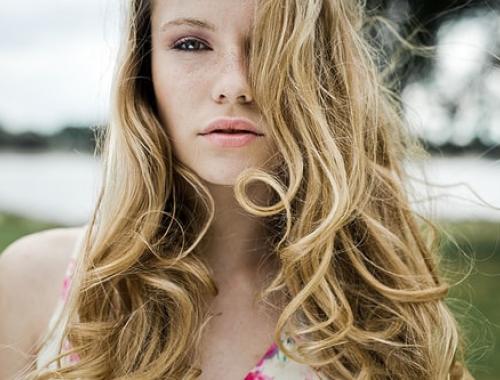 Les différentes techniques de la coloration temporaire sont à connaître, à maîtriser pour valider le CAP Coiffure.
