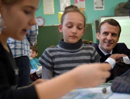 Pour devenir professionnels de la petite enfance, suivez la formation d'Espace Concours au nouveau CAP Petite enfance, le CAP Accompagnant éducatif petite enfance (CAP AEPE).