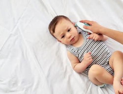 En suivant une formation au CAP AEPE avec Espace Concours, les futurs professionnels de la petite enfance savent tout des mesures à adopter face à la grippe pour éviter tous risques de contagion.
