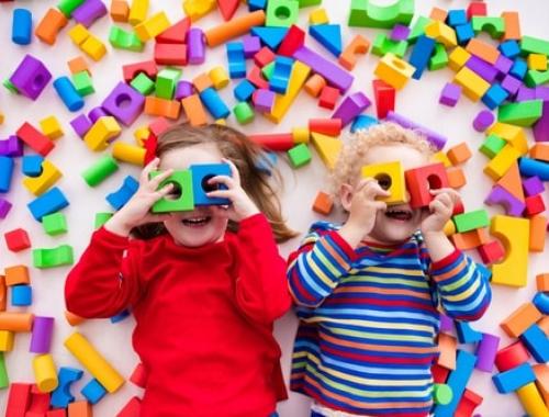 Les futurs professionnels diplômés du CAP AEPE devront veiller à respecter et mettre en avant ce principe dans les activités qu’ils proposeront et dans leur rapport aux enfants.