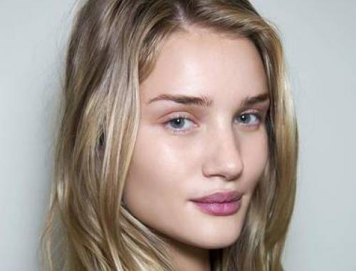 Espace Concours vous propose sa formation CAP Esthétique cosmétique pour vous permettre de devenir une ou un professionnel du maquillage.