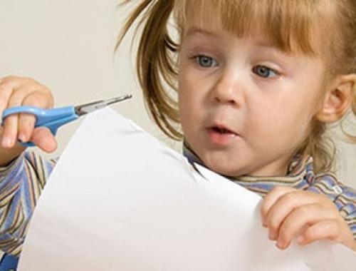 La motricité fine fait partie des thèmes du programme du nouveau CAP Petite Enfance, le CAP Accompagnant Educatif Petite Enfance (CAP AEPE).