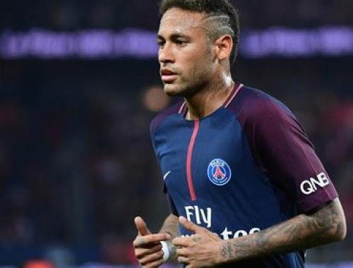 Le joueur du Paris Saint-Germain s'est aussi fait un nom avec ses coupes de cheveux