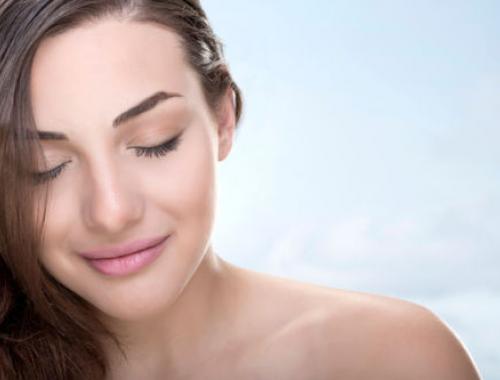 Suivez la formation esthétique d'Espace Concours au CAP Esthétique Cosmétique Parfumerie à distance.