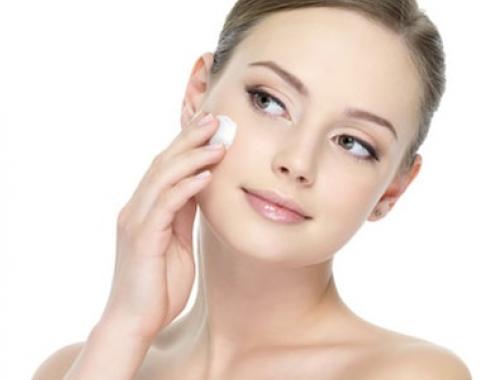 Devenez professionnels de la cosmétique avec la formation esthétique d'Espace Concours, le CAP Esthétique à distance.