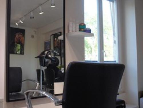 Avec votre CAP Coiffure en 1 an, vous pourrez ouvrir votre salon de coiffure à domicile.
