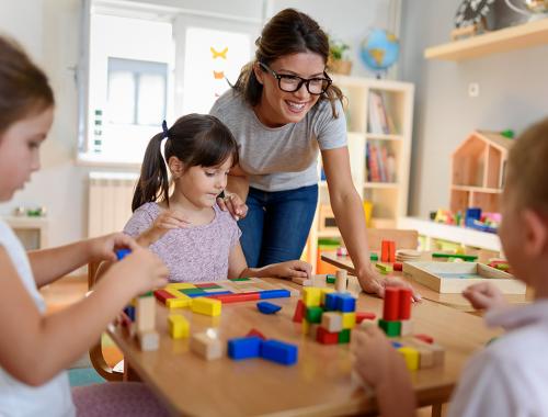 Devenir ATSEM ou suivre une formation CAP Petite Enfance par correspondance avec Espace concours, c’est donc bénéficier d’excellentes perspectives d’embauche
