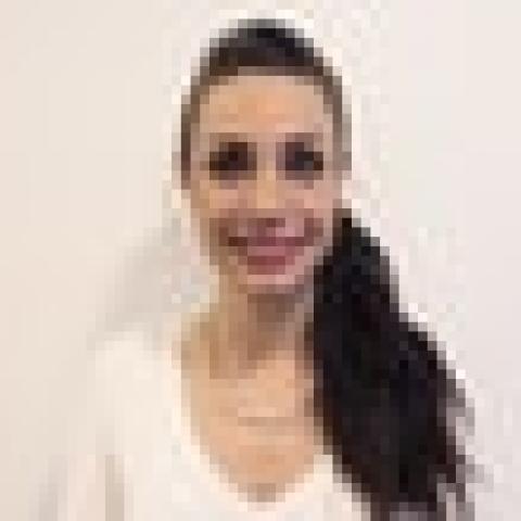 Oryanne, professeure au CAP Esthétique chez Espace Concours.