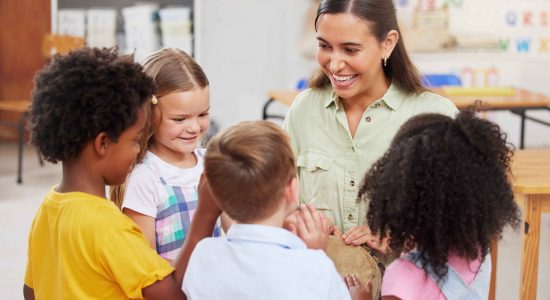 Fiche métier auxiliaire de puériculture : salaire, formation, débouchés -  CFA Espace Concours