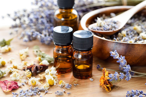Les produits naturels et notamment l'aromathérapie sont de plus en plus utilisés dans les instituts de beauté.