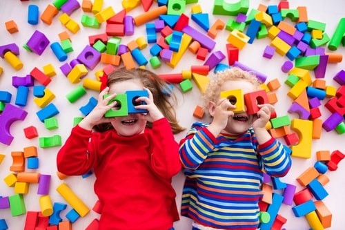 Les futurs professionnels diplômés du CAP AEPE devront veiller à respecter et mettre en avant ce principe dans les activités qu’ils proposeront et dans leur rapport aux enfants.