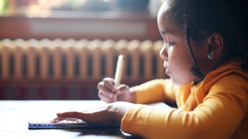 Découvrez la formation petite enfance, le CAP Accompagnant Educatif Petite Enfance (CAP AEPE) à distance.