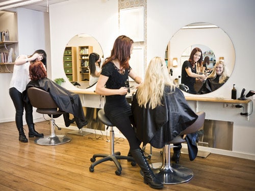 Découvrez la formation coiffure d'Espace Concours, le CAP Coiffure par correspondance.