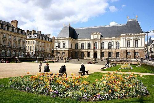 Rennes est la ville parfaite pour préparer sa formation esthetique.