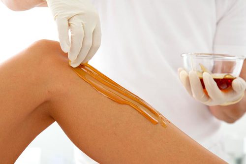 En complément des techniques traditionnelles d'épilation étudiées durant votre formation en esthétique, le sugaring est une technique d'épilation économique, simple à réaliser.