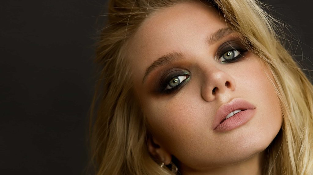 un-maquillage-charbonneux-avec-les-smoky-eyes-espace-concours