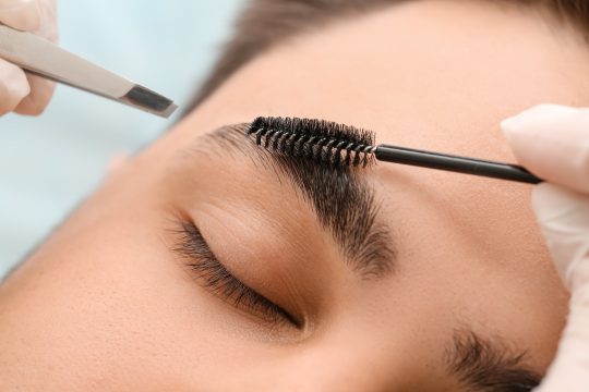 L’épilation et la restructuration des sourcils